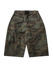 Load image into Gallery viewer, DIARY RIPSTOP CAMO BAGGY CUT OFF CARGO SHORT
